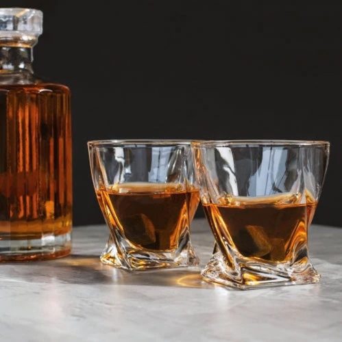 Csavart whiskey pohár szett jégkockával 2 db