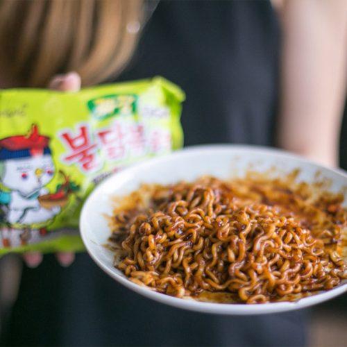 SamYang Buldak Jjajang csípős csirke ízű ramen tészta 140g