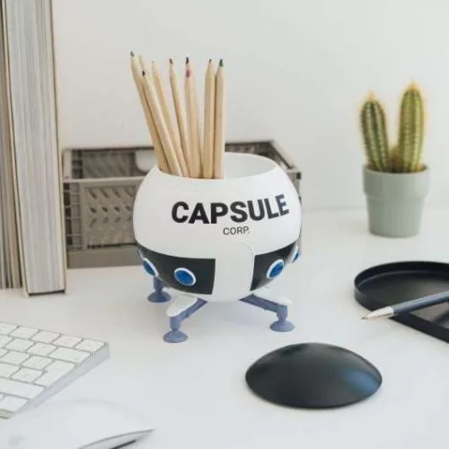 Dragon Ball Z Capsule Corp űrhajó formájú asztali írószertartó